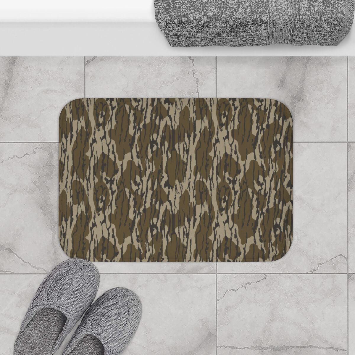 Camo Bath Mat – Absorbent, Non-Slip Rug for Hunters || Rugged Camouflage Bath Mat – Quick-Dry & Slip-Resistant Design
